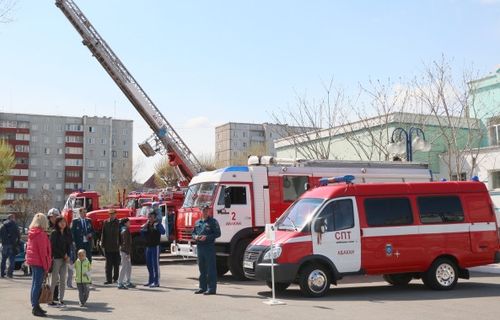 Показ пожарной техники в Абакане. Фото ГУ МЧС России по Хакасии