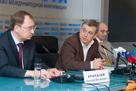 Слева направо - ректоры СПбГУ и ВШЭ Николай Кропачев и Ярослав Кузьминов