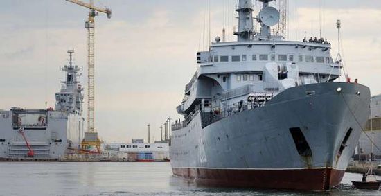 Учебный корабль Балтийского флота "Смольный"