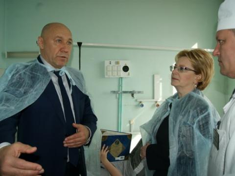 Владимир Титов и Вероника Скворцова в Черногорской больнице