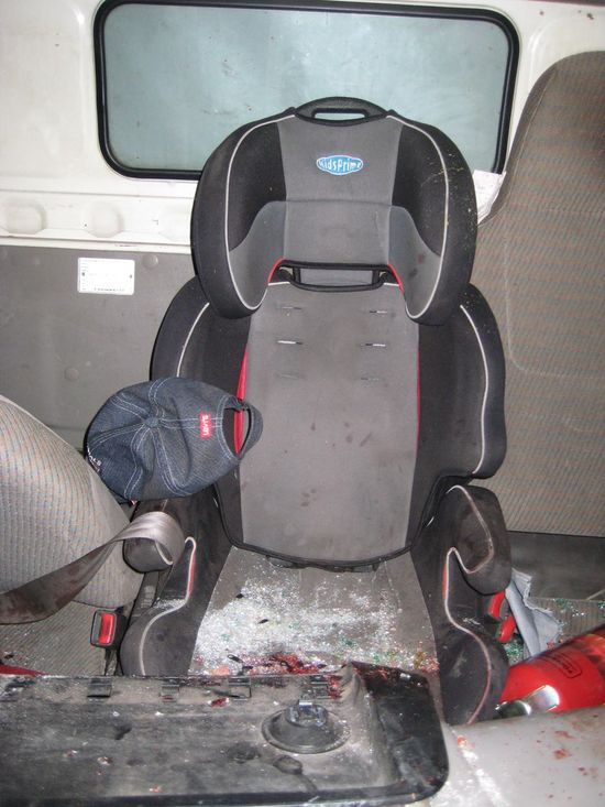 Детское кресло после аварии