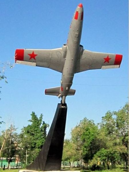 Памятник Летчикам Бирмской военной авиационной школы 