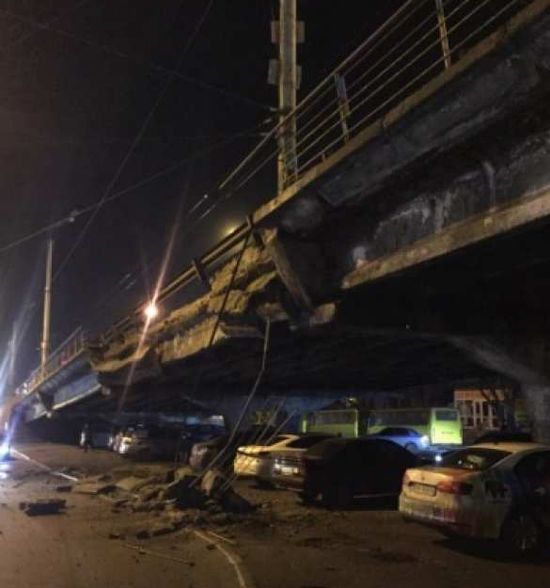 Обрушился мост в Киеве