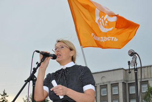Мария Яблонская на митинге в Абакане