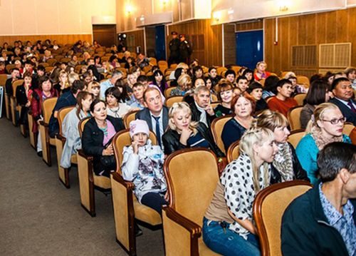 ДК Железнодорожников в Абакане на концерте Волочковой 