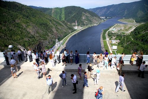 На гребне плолтины СШ ГЭС