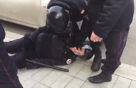 нападение на полицейского