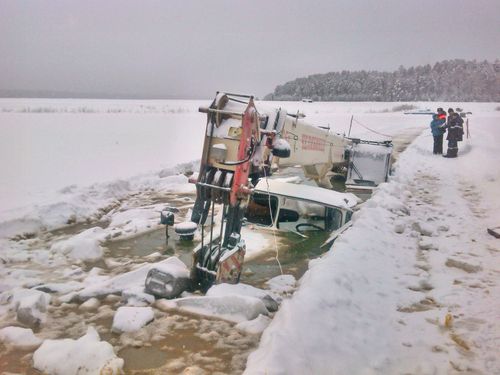 провалился под лед