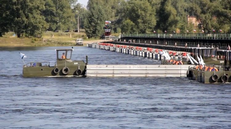 Фото видео 56. Понтонный мост ЖД Енисей. Абакан Енисей ЖД мост. Понтонный мост учения. Учения в Астрахани нжм 56.