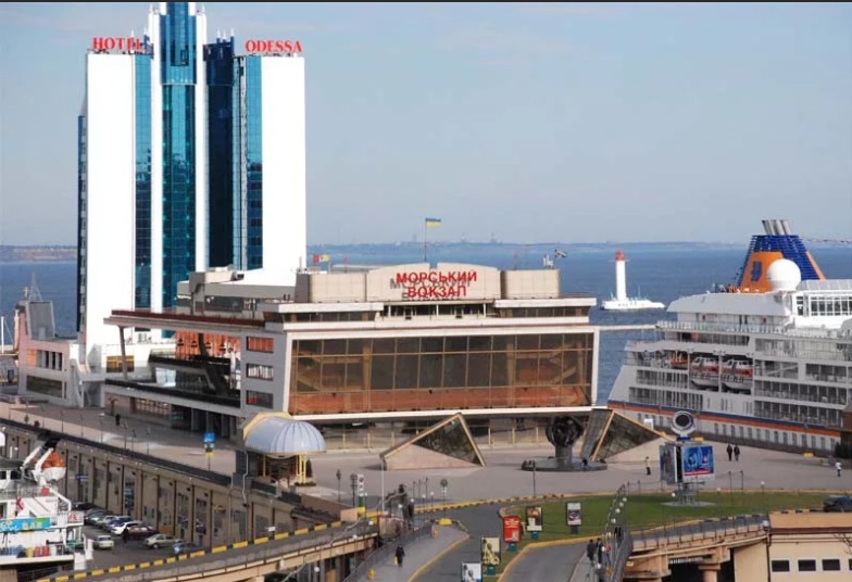 Российские ракеты уничтожили морской вокзал Одессы и 19-​этажную гостиницу  при нем | 25.09.2023 | Абакан - БезФормата