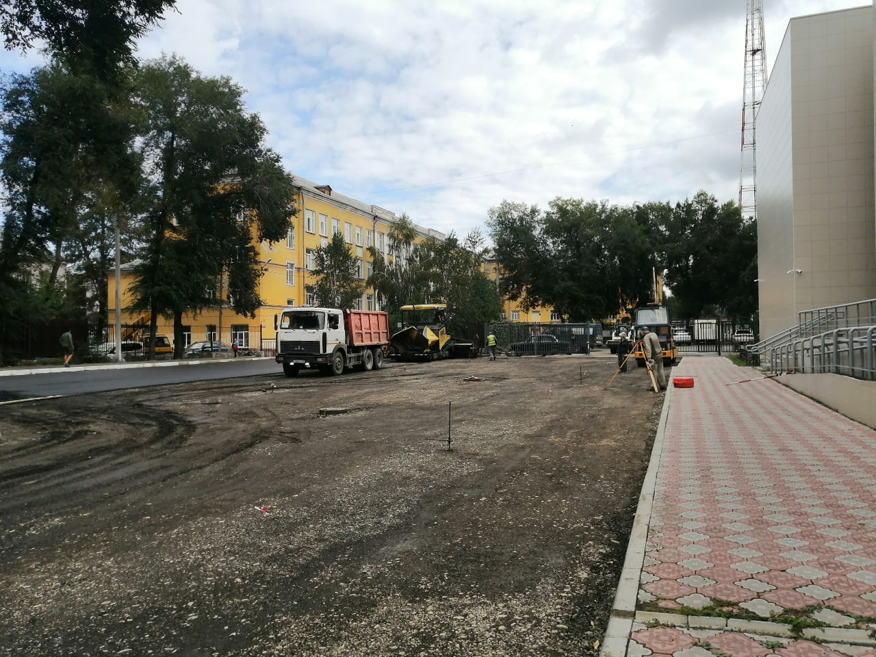 В Абакане асфальтируют парковку между Драмтеатром и Минстроем - Агентство  Информационных Сообщений