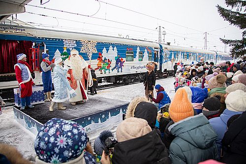 Поезд Деда Мороза в Ачинске. Фото пресс-службы КрасЖД