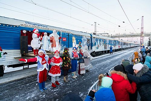Поезд Деда Мороза в Иланском. Фото пресс-службы КрасЖД