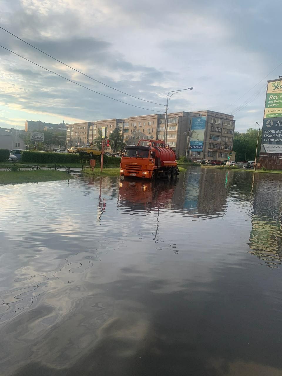 С улиц Абакана вторые сутки откачивают дождевую воду | 07.06.2024 | Абакан  - БезФормата